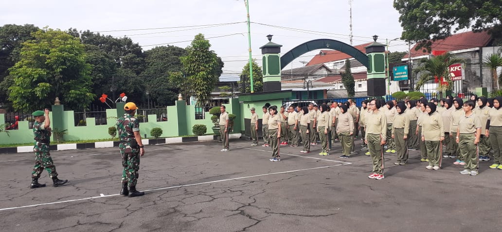 Dengan penuh Semangat PNS Korem 073/Makutarama laksanakan latihan PBB
